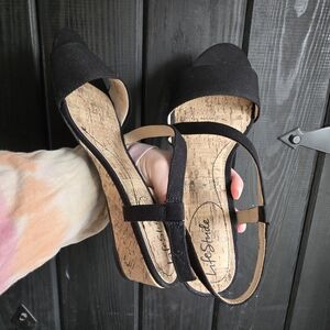 NWOB Life Stride Black Strappy Elastic Wedge Sandals Heels Yasmine Size 8.5W